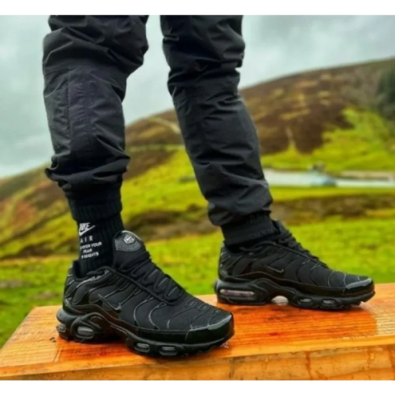 Classy Nike Airmax Plus Triple Black Shoes for Men (SW4733)