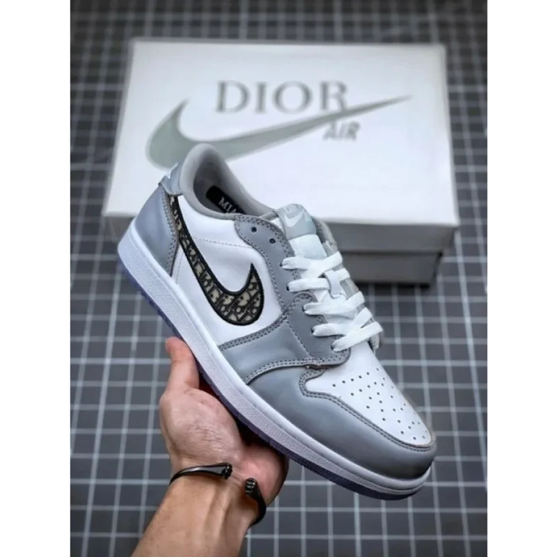 3-Nike-Air-jordan-retro-1-low-3399-1.webp Stylish Nike Air Jordan Retro 1 Low Shoes for Men (SW4804)