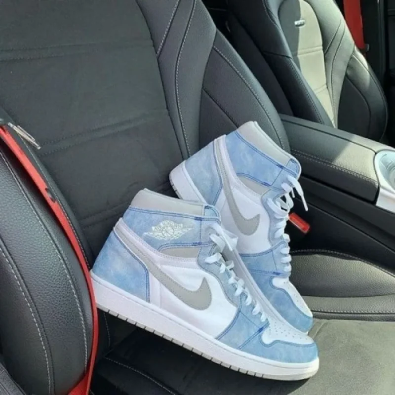 6-Nike-Air-Jordan-1-hyper-royal-3500-1.webp Classy Nike Air Jordan 1 Hyper Royal Shoes for Men (SW4726)