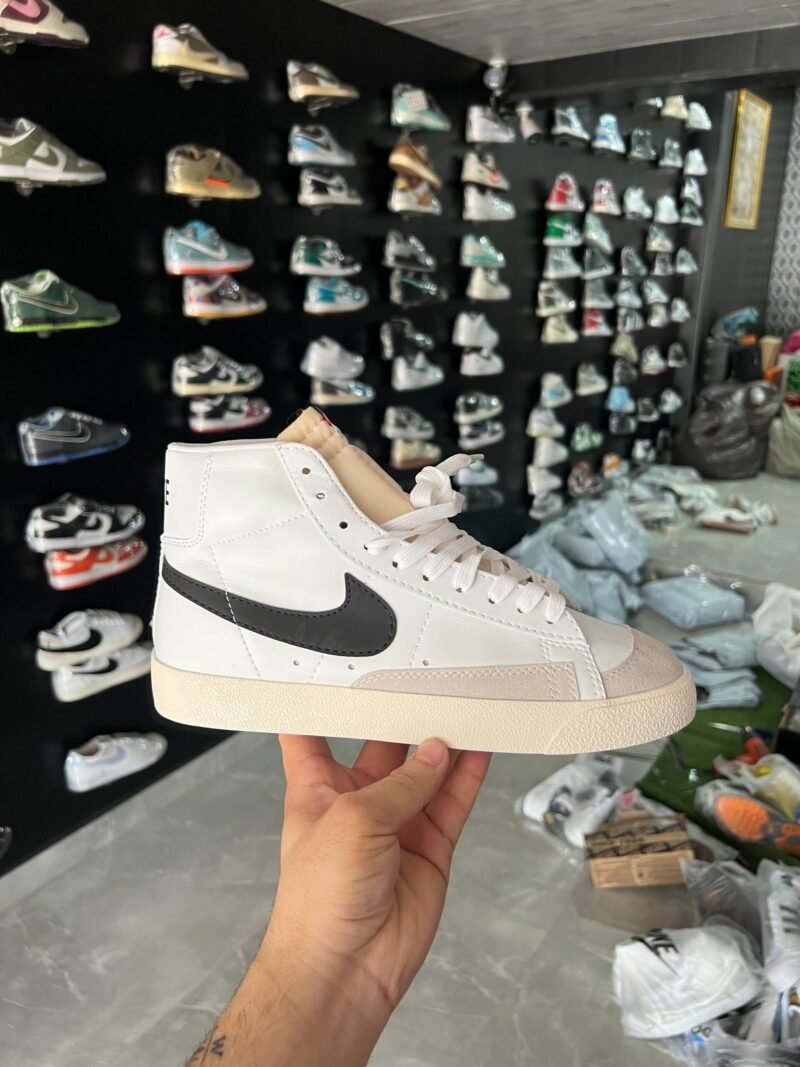 WhatsApp-Image-2024-03-16-at-4.13.26-PM-scaled-1.jpeg Branded Blazer Mid Vintage Sneakers