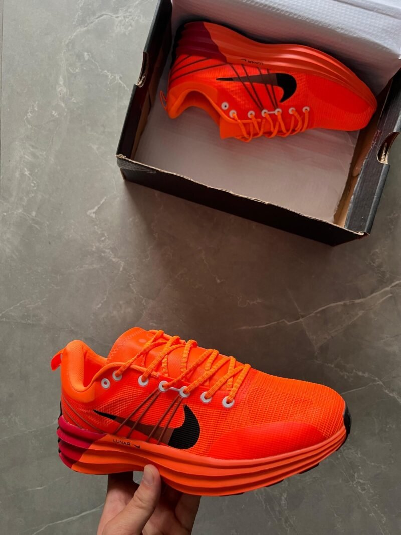 Nike Lunar Roam Sneakers