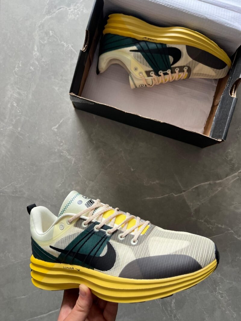 Nike Lunar Roam Sneakers