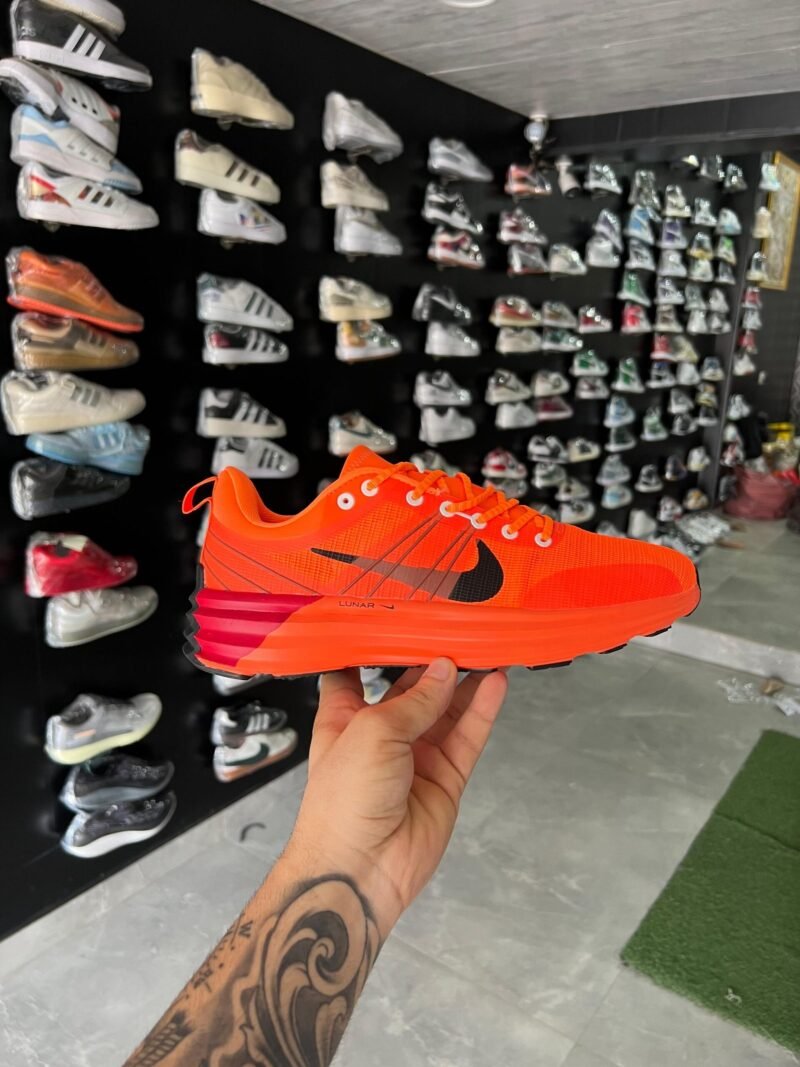 Nike Lunar Roam Sneakers