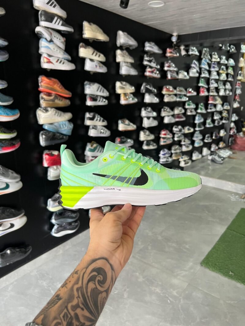 Nike Lunar Roam Sneakers