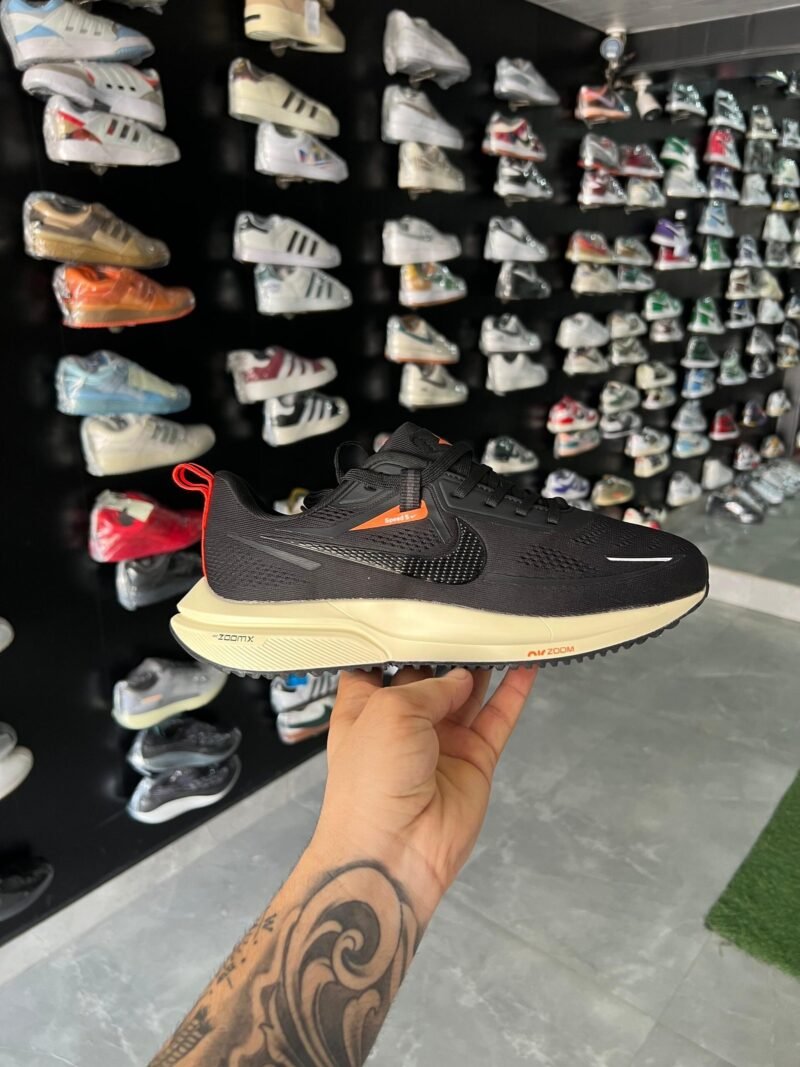 WhatsApp-Image-2024-08-28-at-4.59.14-PM-scaled-1.jpeg Nike Vomero Speed Shoes (Black)