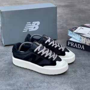 Superb New Balance 302 Sneakers Shoes for Men (SL4573)