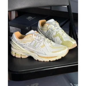 Trendy New Balance 1906R Lunar New year White Shoes For Men (SHUB609)