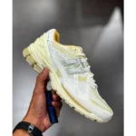 Trendy New Balance 1906R Lunar New year White Shoes For Men (SHUB609)