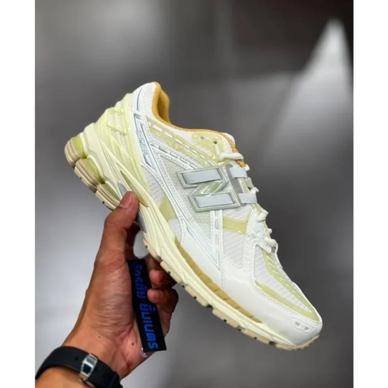 Trendy New Balance 1906R Lunar New year White Shoes For Men (SHUB609)