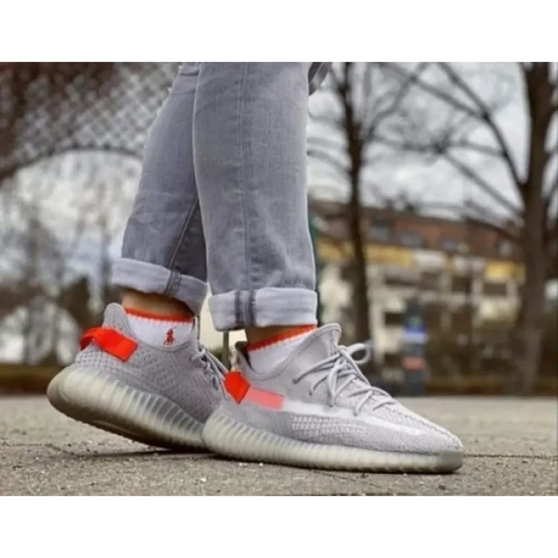 Stylish Adidas Yeezy 350 V2 Tail Light Shoes For Men (SW5637)