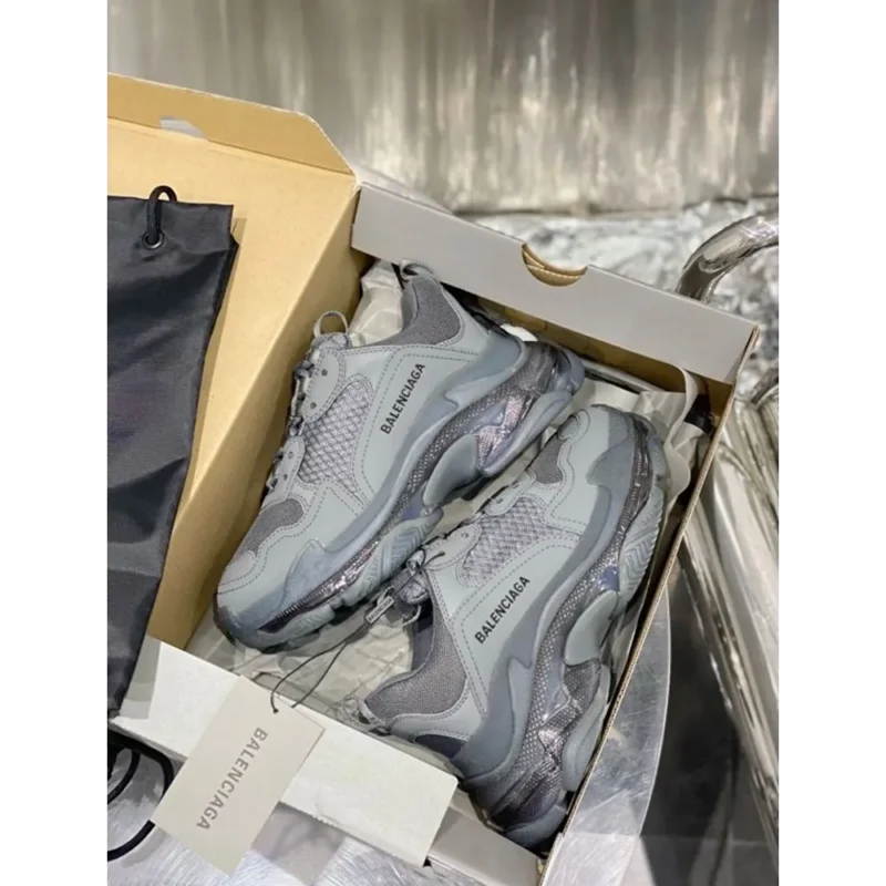 Stylish Balenciaga Triple S Shoes For Men (SW5636)