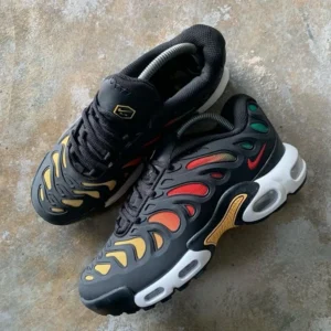 Classy Nike Air Max Plus Rainbow Shoes For Men (SHH07695)