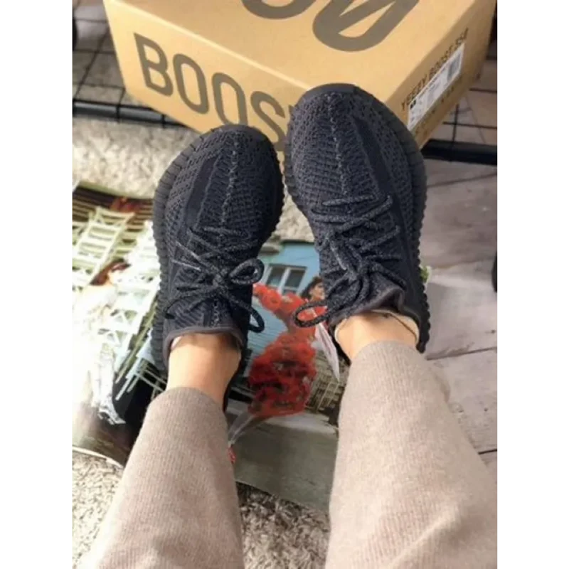 Classy Adidas Yeezy Boost 350 V2 Black Shoes For Men (LL581)