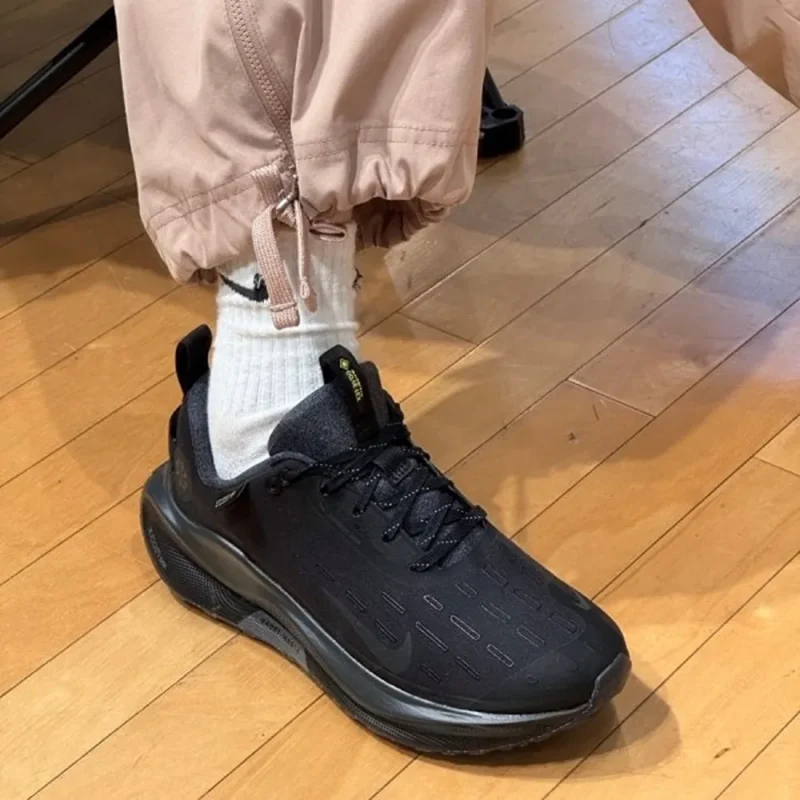 p-9-12-58-08-156225.webp Stylish Nike Infinity Run 4 ReactX Gore-Tex All-Black Shoes For Men (SW5631)