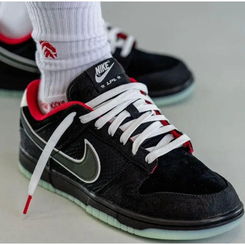 Stylish Nike Dunk League of Legends Shoes For Men (S1H23)