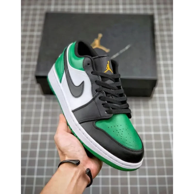 Stylish Nike Air Jordan Retro 1 Low Shoes For Men (S1H35)