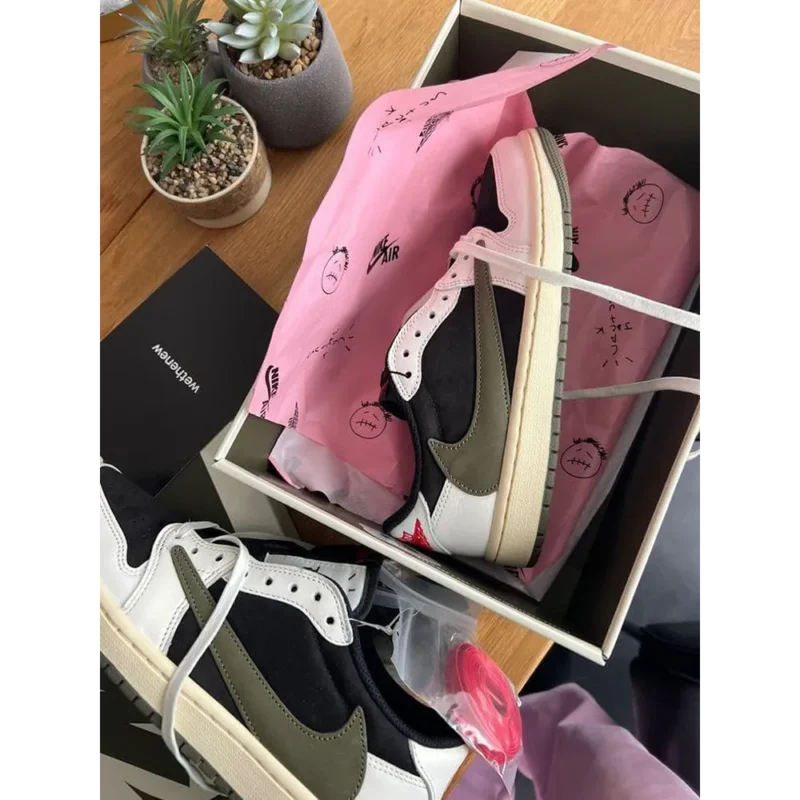 Stylish Jordan 1 Low Travis Scott Olive Shoes For Men (S1H40)