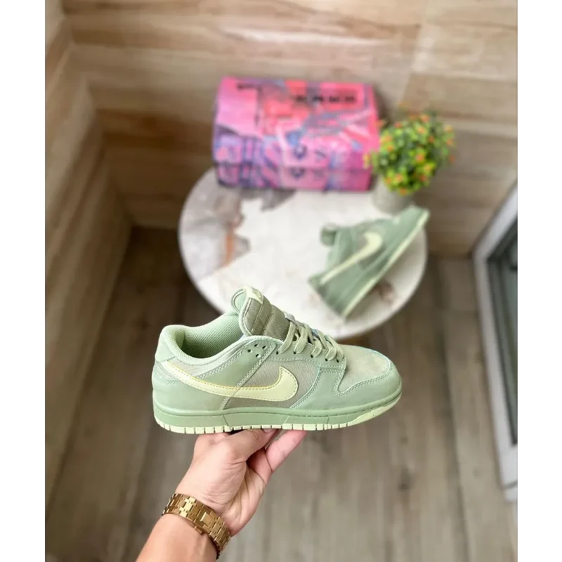 Stylish Nike SB Dunk Oil Green Oil Aura Shoes For Men (SIS311)