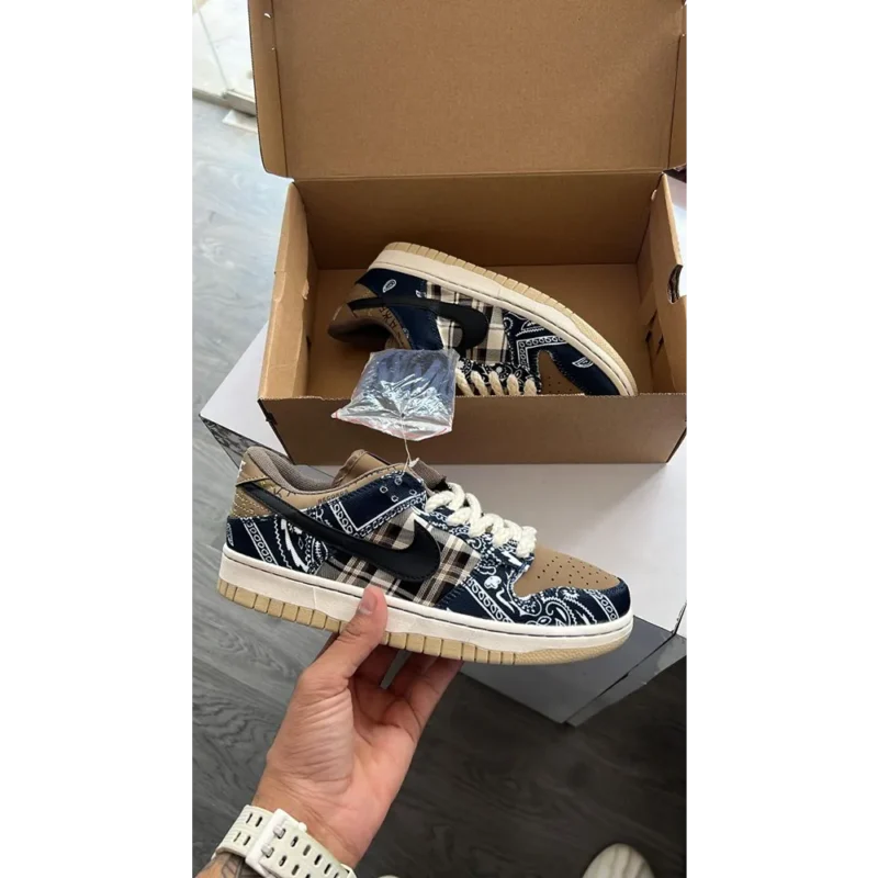 Classy Nike Sb Dunk Low Travis Scott Shoes For Men (S1H93)