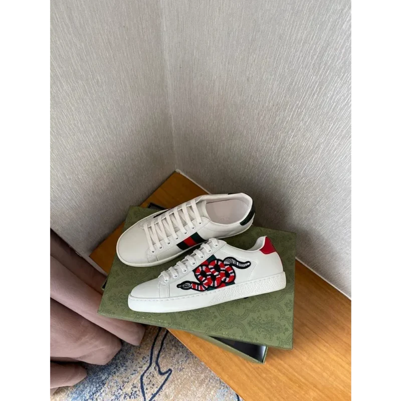 Classy Gucci Snake Sneaker For Men (S1H86)