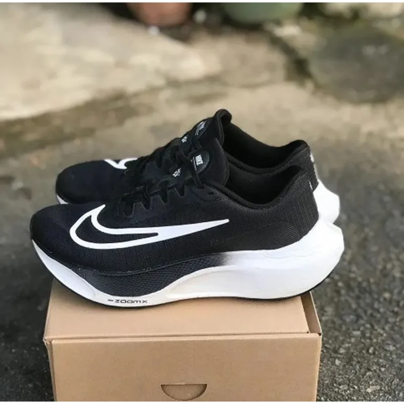 p-photo-2024-10-19-13-01-30-13-23-49-346291.webp Premium Nike Zoom Fly Black White Shoes For Men (BSF1607)