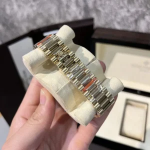 Stylish Patek Philippe Watch For Men (SZ734)