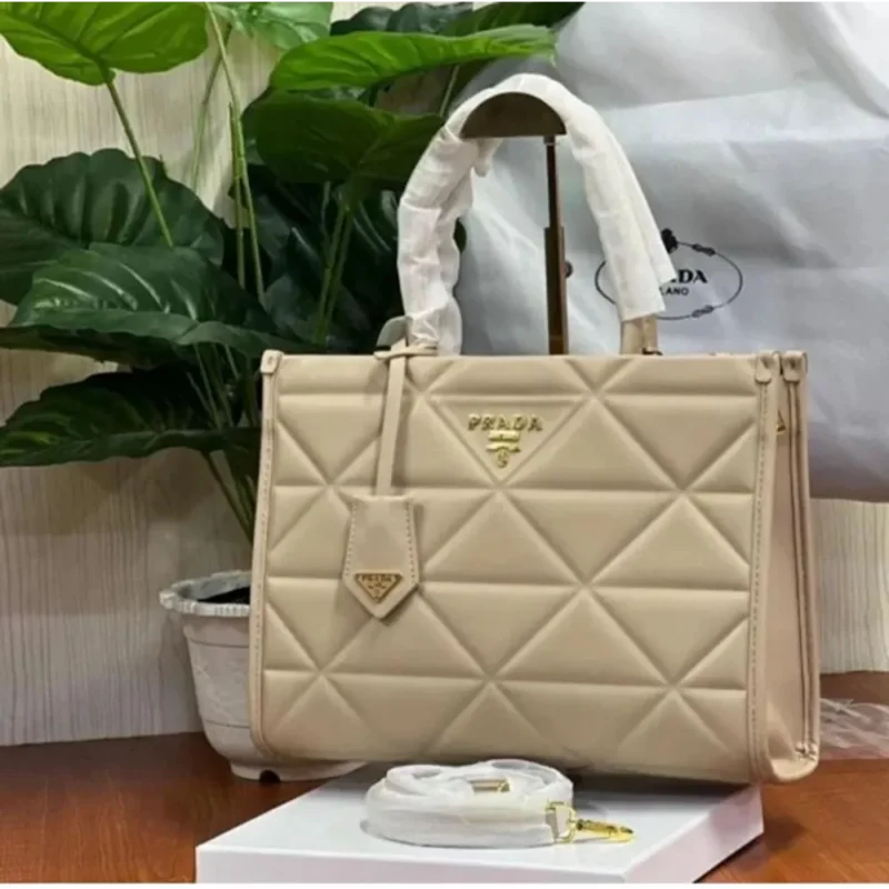 Prada Handbag For Women (BOT812)