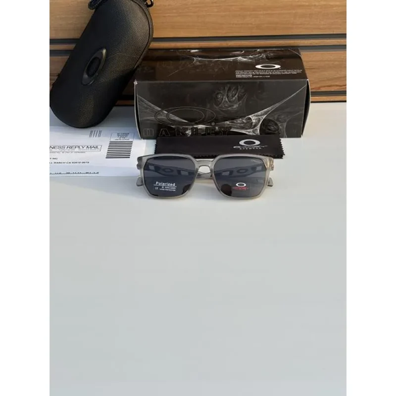 47-41.webp Premium Oakley Sunglasses 3385 Grey Black (SUP114)