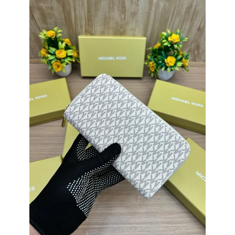 50-16.webp Stylish Michael Kors Wallet For Women (CSO1029)