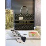 Christian Dior Handbag For Women (PH97)