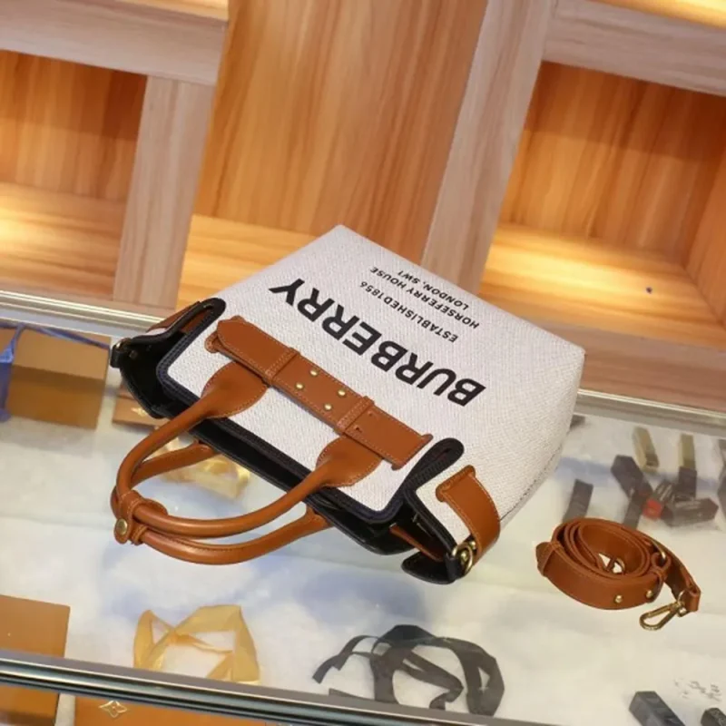 Trendy Burberry Handbag For Women (SW5377)