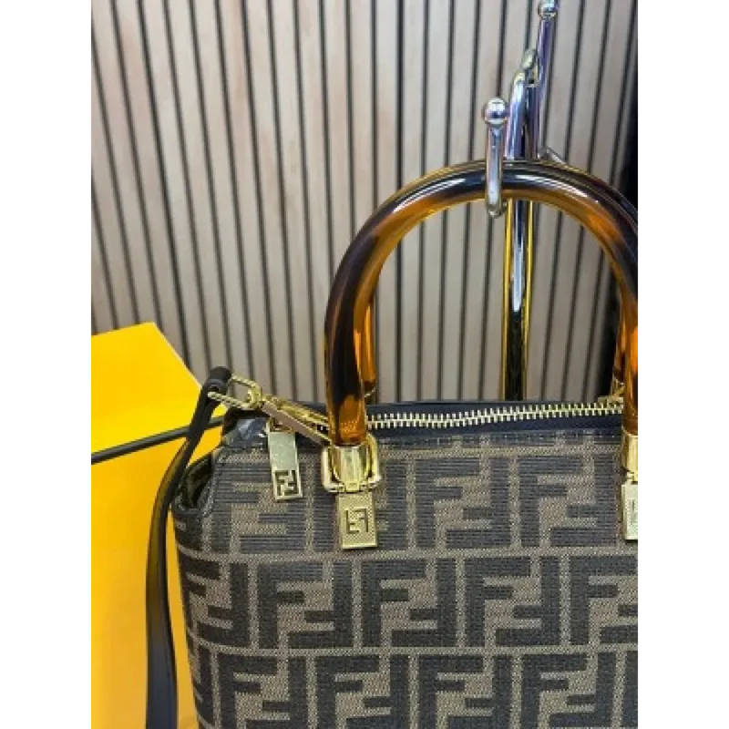 Trendy Fendi Handbag For Women (SW5323)
