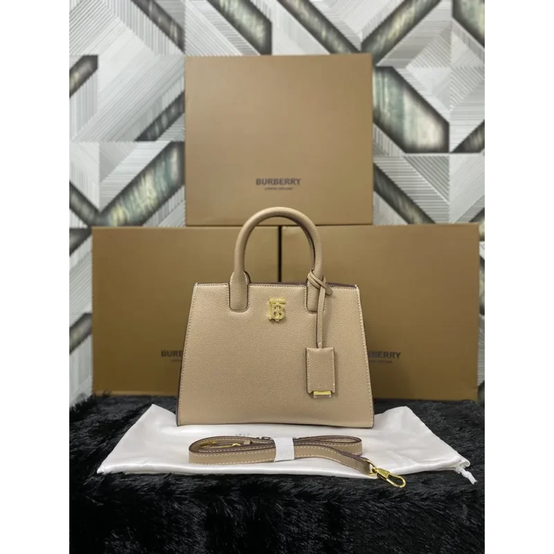 Classy Burberry Handbag For Women (J950)