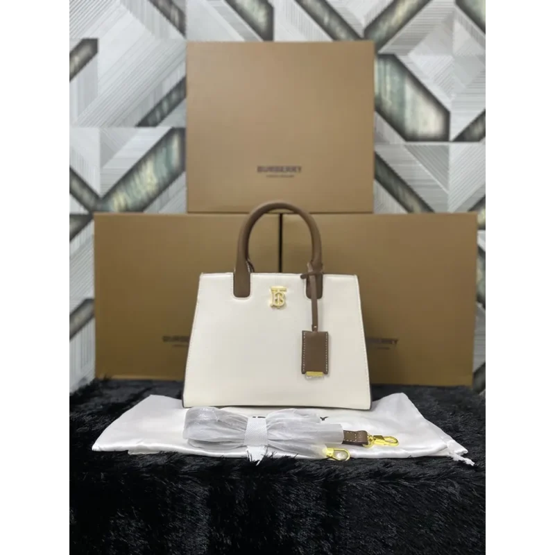Classy Burberry Handbag For Women (J951)