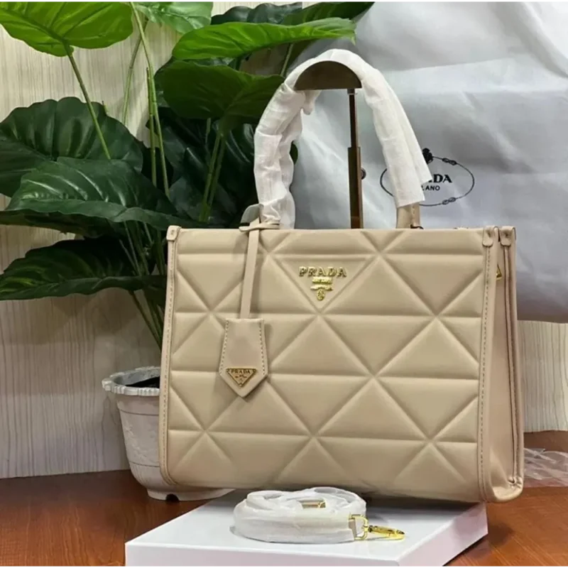 Classy Prada Handbag For Women (J1044)