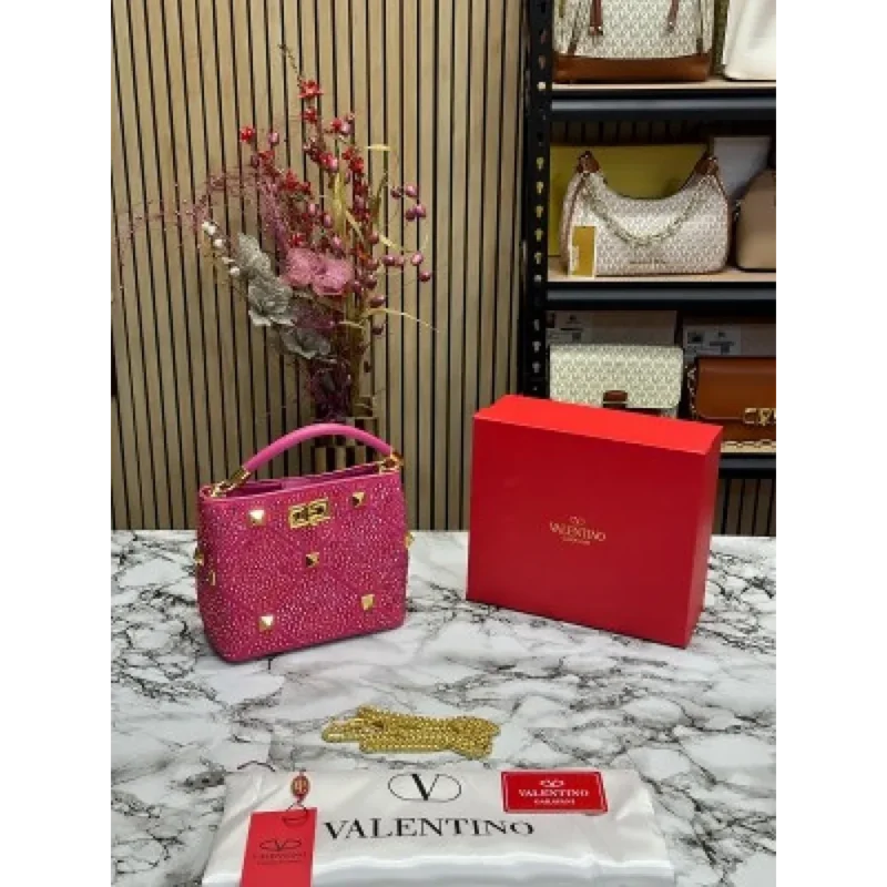 p-28-17-31-32-666717.webp Trendy Valentino Handbag For Women (SW5329)