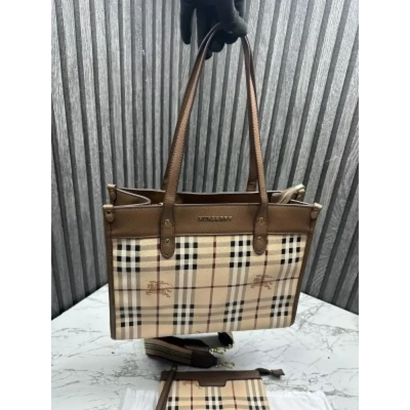 Trendy Burberry Handbag For Women (ADS36)