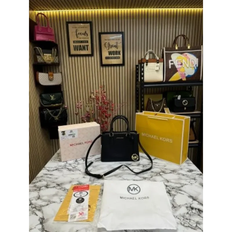 Luxurious Michael Kors Handbag For Women (SOS2704)