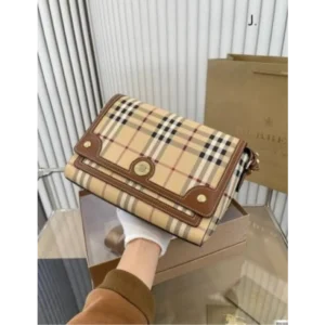 Luxurious Burberry Handbag For Women (SOS2746)
