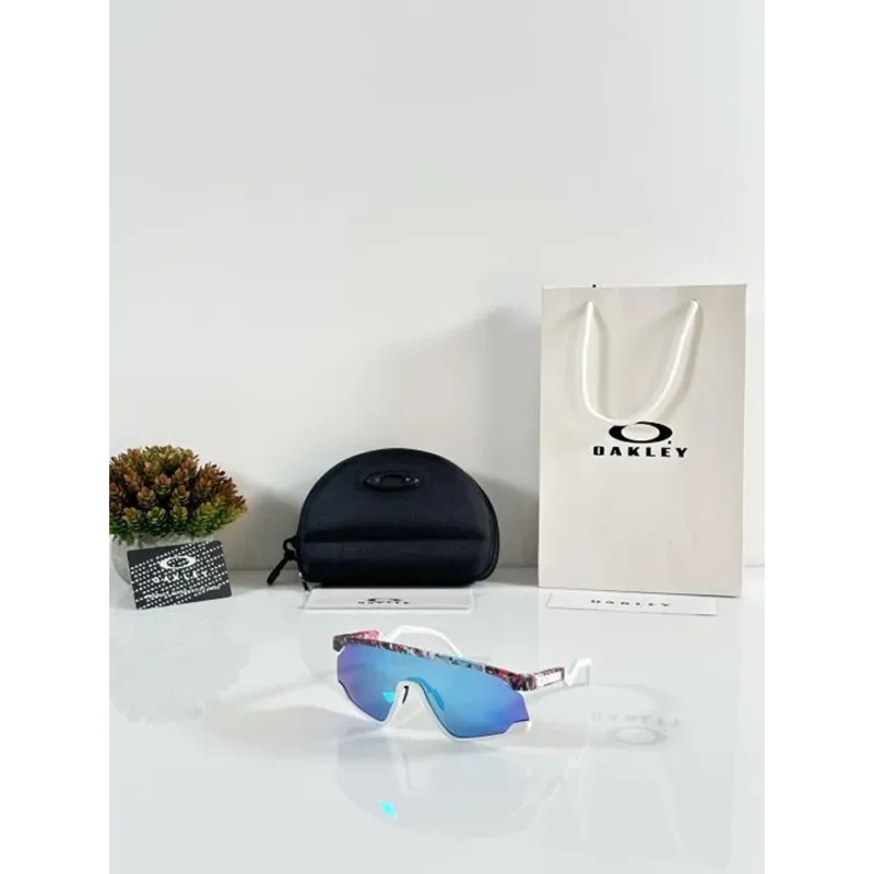 photo_2025-05-29_09-18-11.webp Oakley Sunglasses (ETS217)