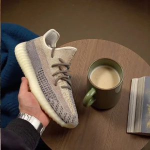 Imported Adidas Yeezy Boost 350 V2 Shoes For Men (BOT2958) - stayhit.in