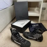 Stylish Dior B23 High Top Oblique Shoes Black With Accessories For Men (BOT2662) - stayhit.in
